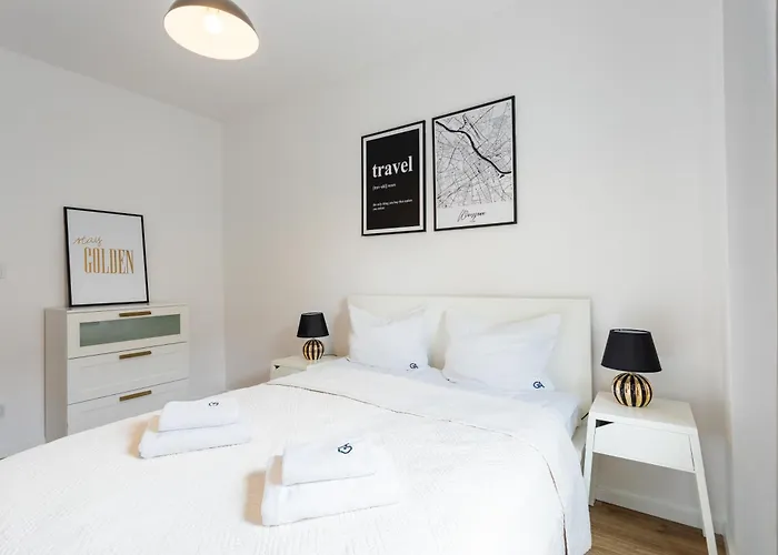 Urban Chic - Cozy And Stylish - Rondo Onz - Pereca Apartment